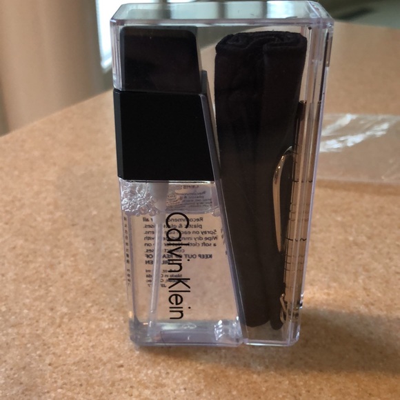 NWT Calvin Klein glasses care kit - Picture 1 of 16